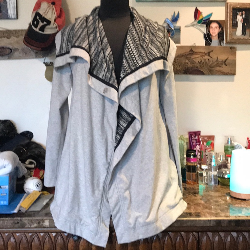 Lululemon Savannah wrap jacket sweatshirt size 4